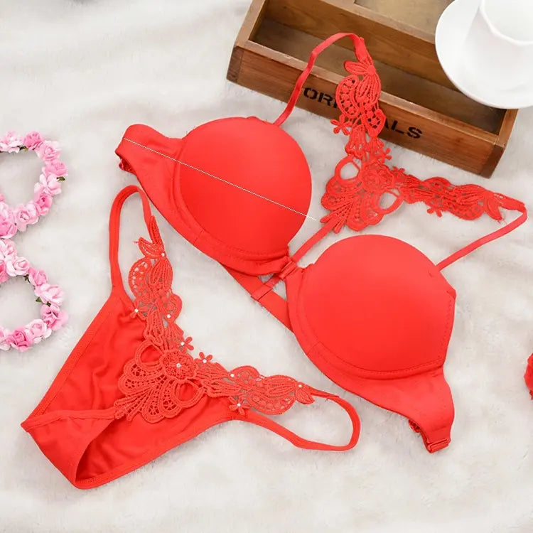 Gorgeous Bra Set with Intricate Design Details